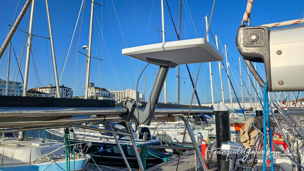 Starlink mount on solar arch Malo 39